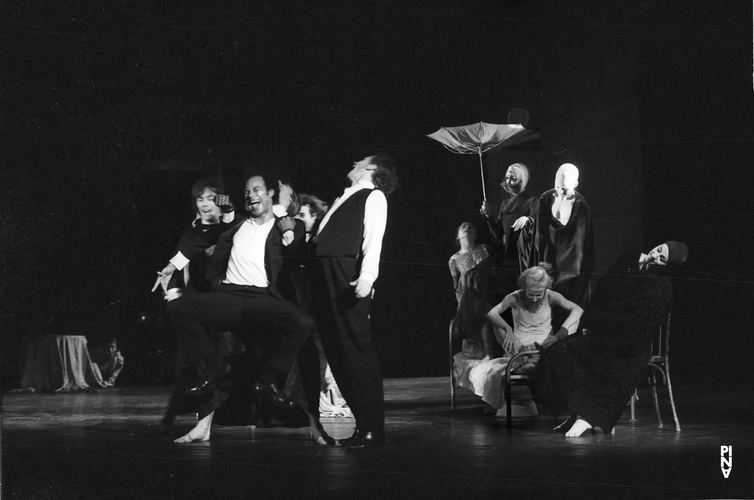 Fritz της Pina Bausch [Πίνα Μπάους], Opernhaus Wuppertal, σαιζόν 1973/74 (πρεμιέρα 5 Ιανουαρίου 1974), σε μουσική Gustav Mahler [Γκούσταβ Μάλερ] και Wolfgang Hufschmidt [Βόλφγκανγκ Χούφσμιτ]. Το πρώτο έργο της Bausch για το Tanztheater Wuppertal εγκαινίασε το χοροθέατρο ως διακαλλιτεχνικό είδος: χορός, δραματική δράση, ομιλούμενος λόγος και εικαστικά επεξεργασμένος σκηνικός χώρος συνυπάρχουν χωρίς ιεραρχία.