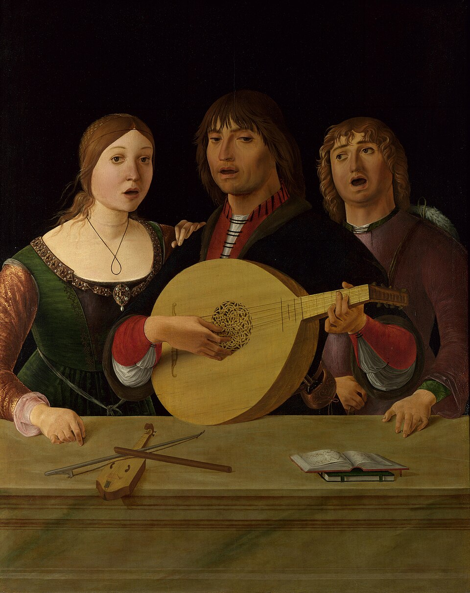 Lorenzo Costa [Λορέντσο Κόστα], Concerto [Συναυλία], περ. 1488-1490, λάδι σε ξύλο, 95,3 x 75,6 εκ. Τρεις νέοι μουσικοί ερμηνεύουν από κοινή παρτιτούρα: η σύνθεση αποτυπώνει την πρακτική της συλλογικής εκτέλεσης πολυφωνικού μαδριγαλιού κατά την ιταλική Αναγέννηση, όπου η οικεία κλίμακα μουσικής δωματίου και η άμεση σωματική εγγύτητα των ερμηνευτών αποτελούσαν θεμελιώδη χαρακτηριστικά του είδους. National Gallery, Λονδίνο (αρ. ευρ. NG2486, κληροδότημα Salting, 1910).