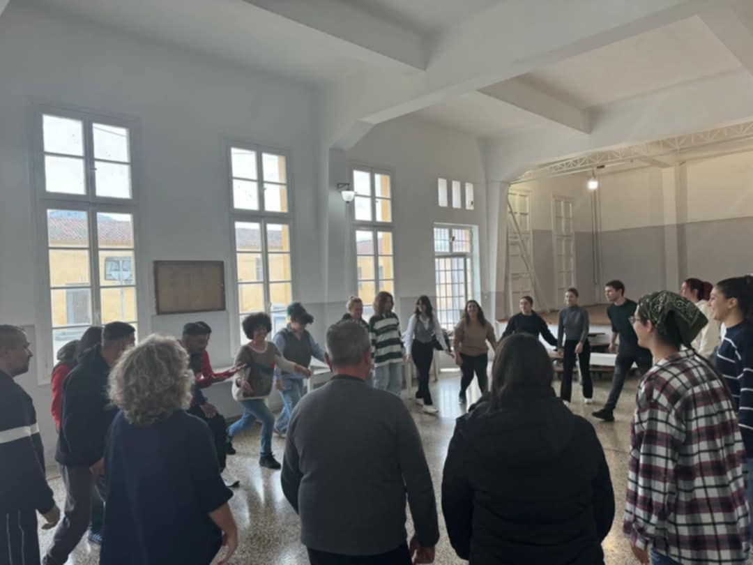 [[#Το Τμήμα Θεατρικών Σπουδών#]] του [[#Πανεπιστημίου Πελοποννήσου#]] κάνει συχνά θεατροπαιδαγωγικές παρεμβάσεις στη φυλακή. Θεατροπαιδαγωγική παρέμβαση στις [[#Αγροτικές Φυλακές Τίρυνθας#]] με εμψυχώτρια τη δρα [[#Κατερίνα Κωστή#]]