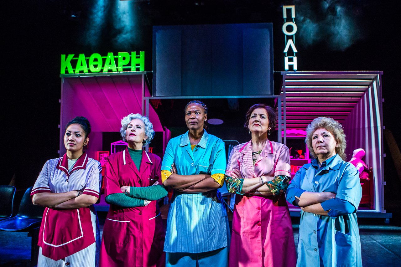   Φωτογραφία από την παράσταση Καθαρή πόλη των Ανέστη Αζά και Πρόδρομου Τσινικόρη.  