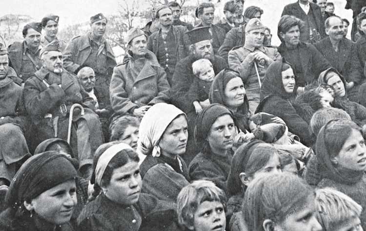 Το κοινό μίας παράστασης αντάρτικου πολιτικού θεάτρου (χωριό Βλάση, 1944).