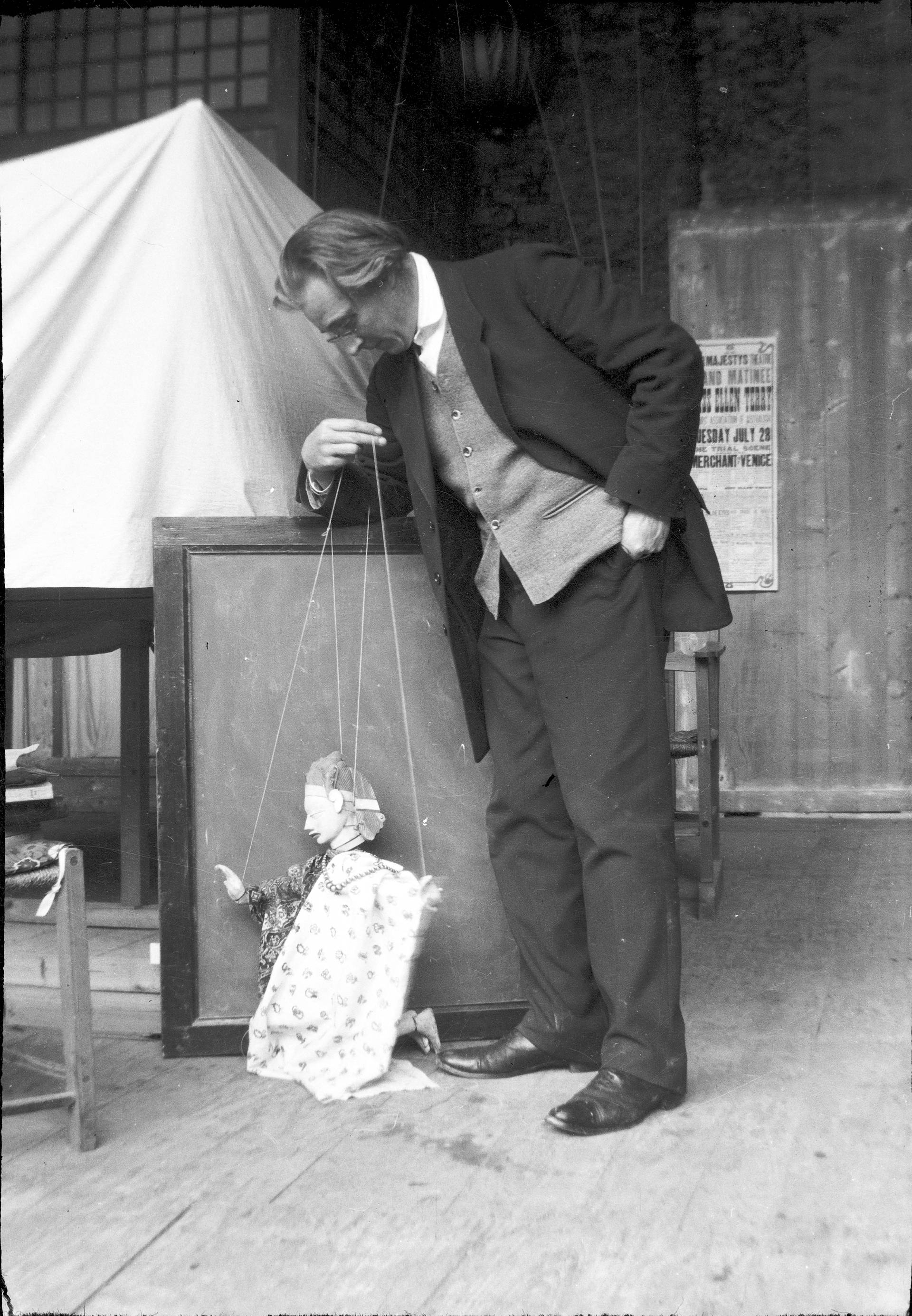 O Craig με μια μαριονέτα. Φλωρεντία, 1914. 