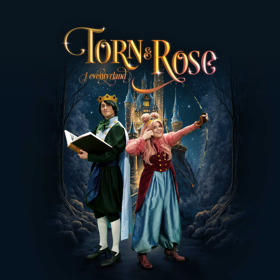 Αφίσα της παράστασης Torn &amp; Rose i Eventyrland [Το αγκάθι και το ρόδο στη χώρα των παραμυθιών] (2023), συμπαραγωγής των νορβηγικών θεάτρων Nordland Teater, Teater Vestland και Teatret Vårt: το κοινό, με γυαλιά επαυξημένης πραγματικότητας τοποθετημένα σε κάθε κάθισμα, έβλεπε τα παραμυθικά τοπία και τα εικονικά πλάσματα να συνυπάρχουν με τους/τις ερμηνευτές/ερμηνεύτριες στη σκηνή.