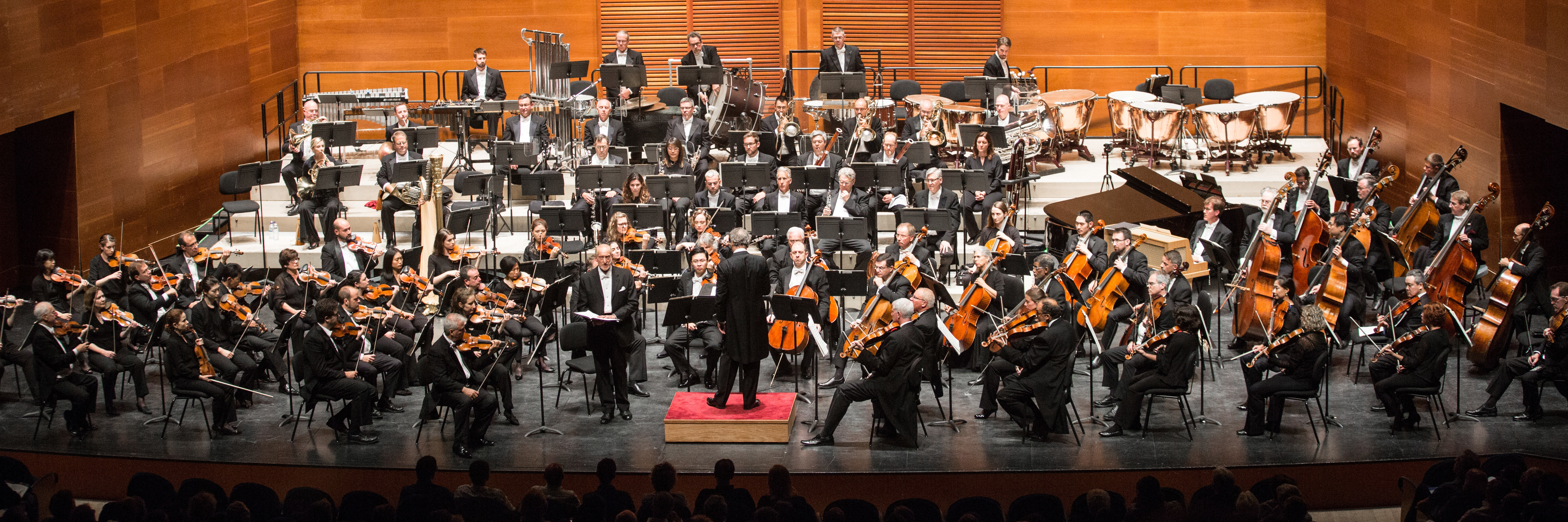 Η Συμφωνική Ορχήστρα του Σινσιννάτι σε συναυλία στο φεστιβάλ Quincena Musical de San Sebastián. Υπήρξε η πρώτη αμερικανική ορχήστρα που πραγματοποίησε παγκόσμια περιοδεία με την υποστήριξη του Υπουργείου Εξωτερικών των ΗΠΑ.