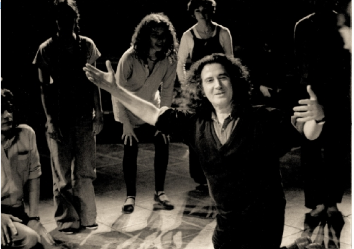 Φωτογραφία από τη δράση του [[#Augusto Boal#]] [[#Αουγκούστο Μπόαλ#]] το 1979. Ο  [[#Augusto Boal#]] [[#Αουγκούστο Μπόαλ#]] υπήρξε ιδρυτής του Θεάτρου των Καταπιεσμένων μία από τις τεχνικές του οποίου είναι και το Αόρατο Θέατρο. 