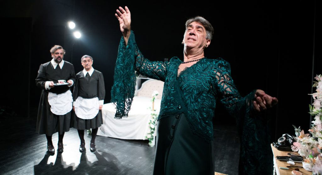 Φωτογραφία από την παράσταση Οι Δούλες του [[#Jean Genet [Ζαν Ζενέ]#]] σε σκηνοθεσία [[#Cezaris Graužinis [Τσέζαρις Γκραουζίνις]#]], (2018).