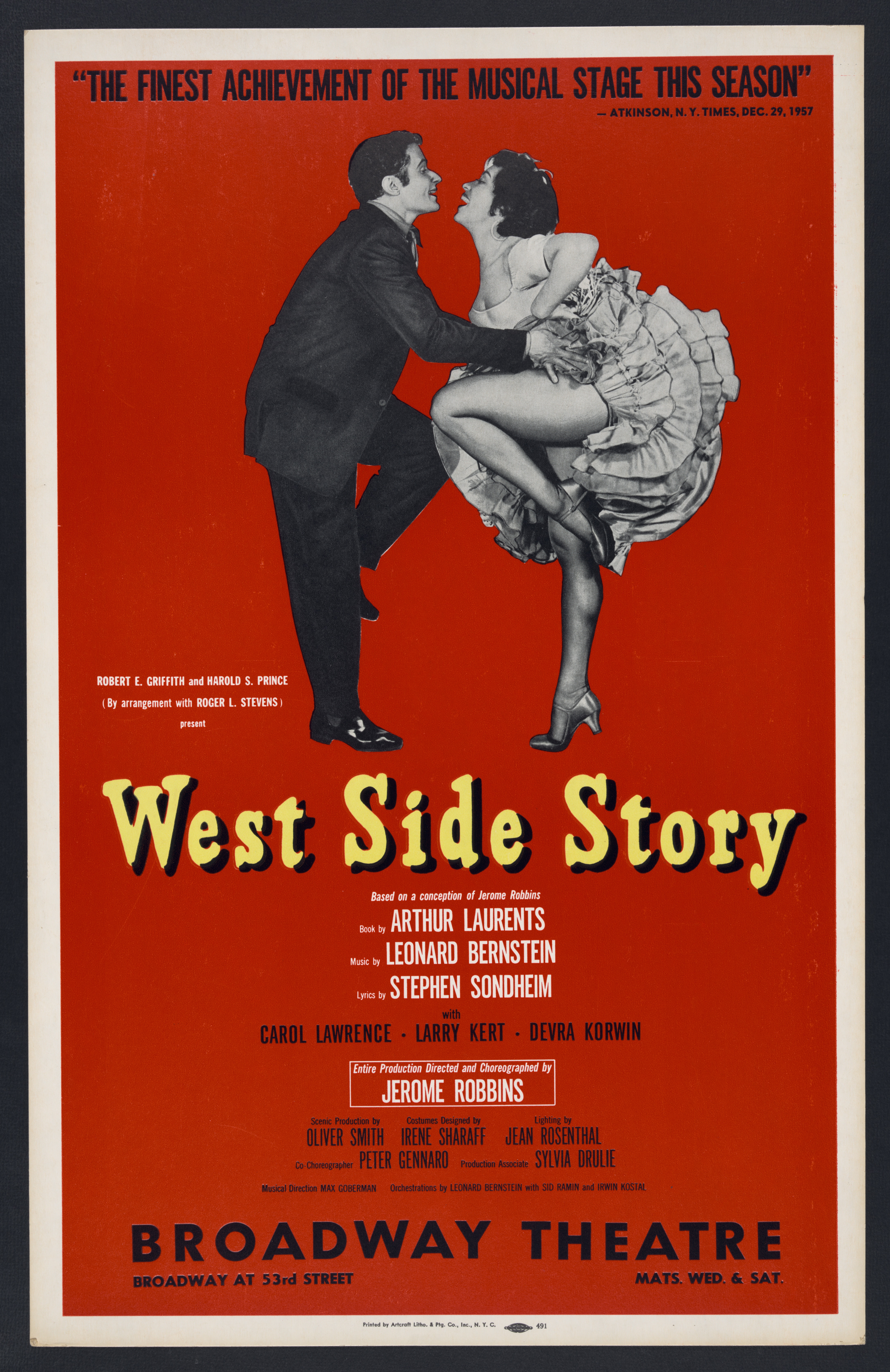 Αφίσα από την θεατρική παράσταση του 1958&nbsp;West Side Story, όπου χρησιμοποιήθηκε η τεχνική του χειλικού συγχρονισμού.