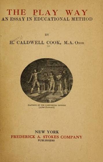 Η σελίδα τίτλου του The Play Way (1919) του Henry Caldwell Cook [Χένρυ Κώλντγουελ Κουκ], όπου διατυπώνεται η αρχή της μάθησης μέσω του παιχνιδιού, μία από τις πρώιμες θεωρητικές αφετηρίες του εκπαιδευτικού δράματος. Το χαρακτικό της προμετωπίδας φέρει τη λεζάντα «Playboys of the Eighteenth Century», σε απόδοση κατά Corbould.