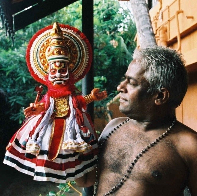 Εικ.1. Χαρακτηριστικό  παράδειγμα της παράδοσης της γαντόκουκλας της Κεράλα