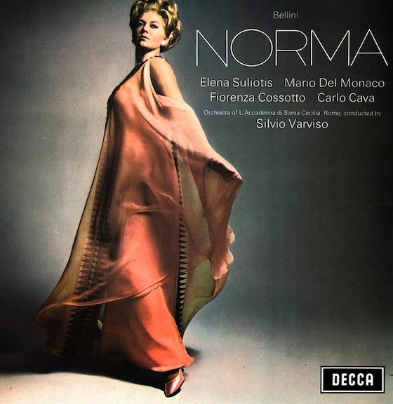 Εξώφυλλο της ηχογράφησης της Norma [Νόρμα] του [[#Vincenzo Bellini [Βιντσέντσο Μπελλίνι]#]] (Decca, 1967), με την Ελληνίδα υψίφωνο [[#Έλενα Σουλιώτη [Elena Souliotis]#]] στον ομώνυμο ρόλο, υπό τη διεύθυνση του [[#Silvio Varviso [Σίλβιο Βαρβίζο]#]]. Σε ηλικία μόλις 24 ετών, η Σουλιώτη, που θεωρήθηκε πιθανή διάδοχος της Κάλλας, ενσάρκωσε με δραματική ένταση τον απαιτητικό αυτόν ρόλο του μπελκάντο, από τη γαλήνια Casta Diva έως τις σπαρακτικές κορυφώσεις του δράματος.