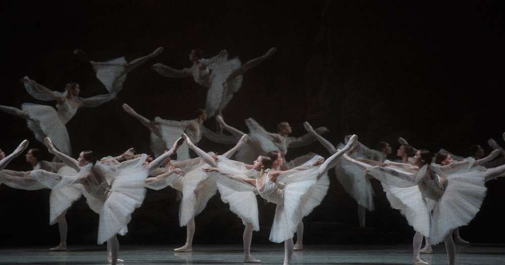 «Το Βασίλειο των Σκιών», Η Μπαγιαντέρα, σώμα μπαλέτου. Παραγωγή: [[#Θέατρο Μαριίνσκι [Mariinsky Ballet]#]]. Φωτογραφία: [[#Βαλεντίν Μπαρανόφσκι [Valentin Baranovsky]#]].