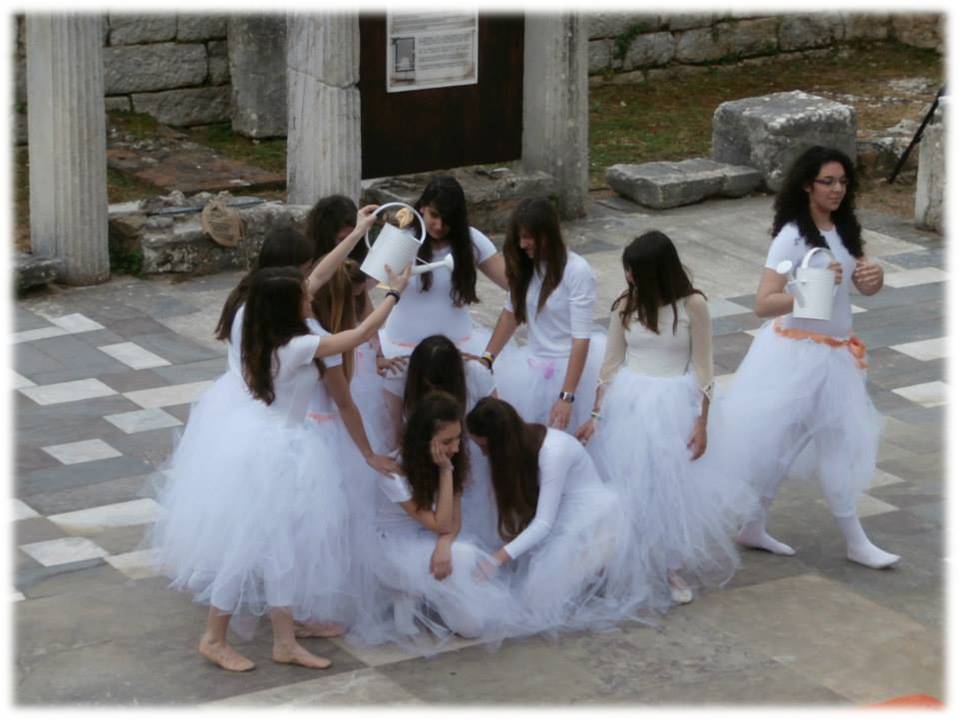 Τα νεανικά φεστιβάλ θεάτρου δίνουν ευκαιρία για ενίσχυση του σχολικού θεάτρου.