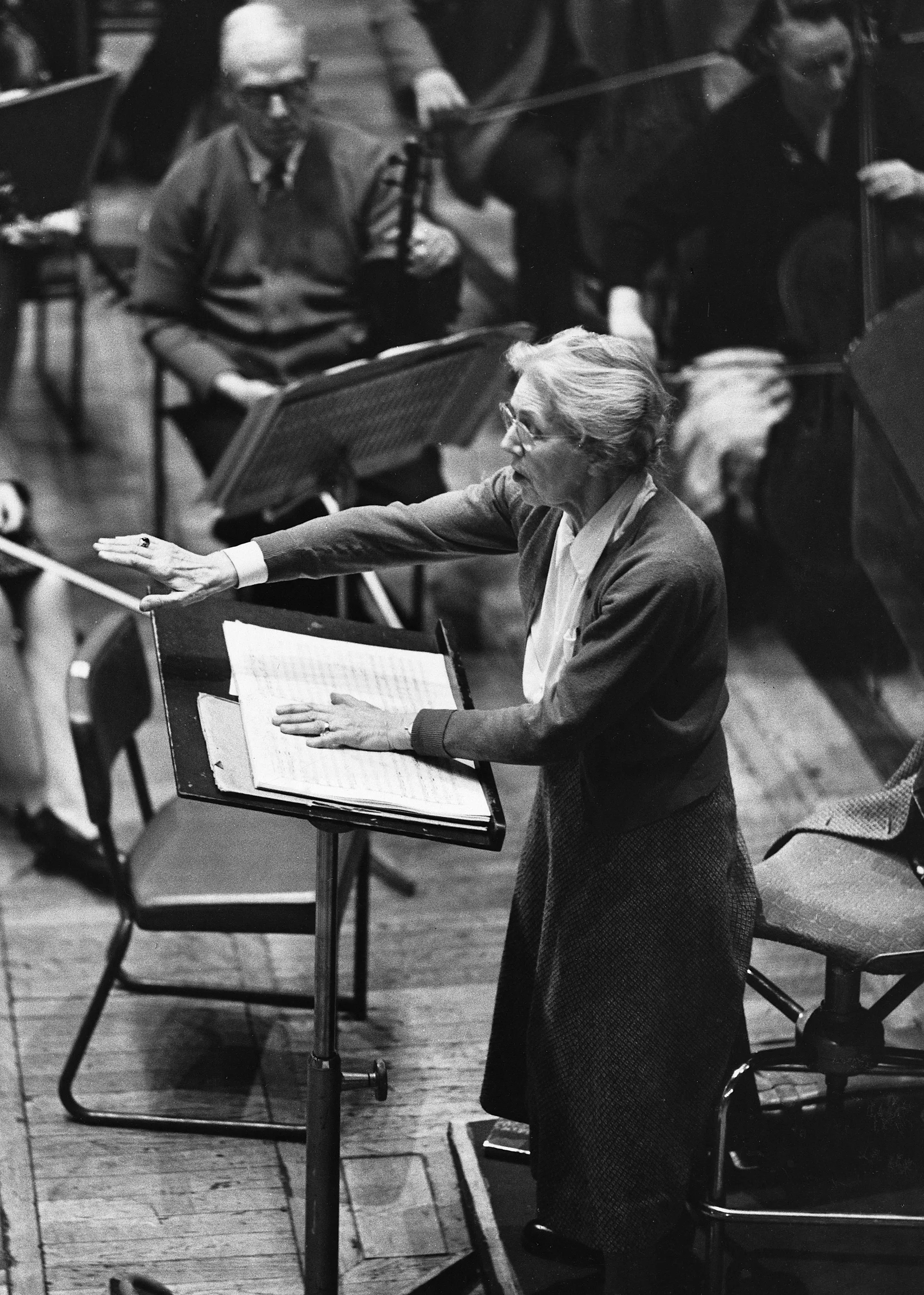 Η [[#Nadia Boulanger [Ναντιά Μπουλανζέ]#]] υπήρξε μία από τις πρώτες γυναίκες που ανέλαβαν τη μουσική διεύθυνση μεγάλων συμφωνικών ορχηστρών, μεταξύ των οποίων η [[#BBC Symphony#]], η [[#Boston Symphony#]] και η [[#Philadelphia Orchestra#]].
