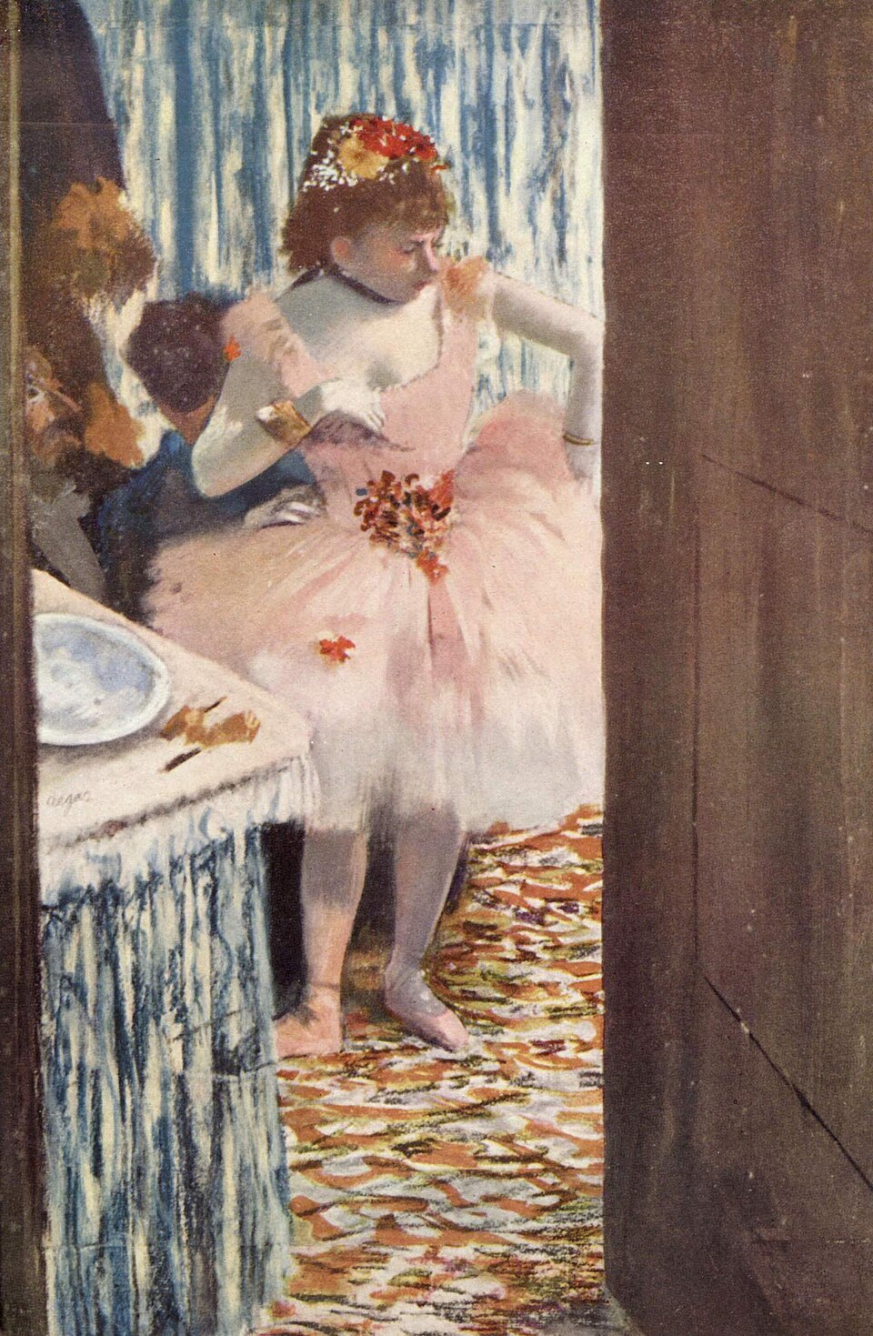 Danseuse dans sa loge [Χορεύτρια στο καμαρίνι της] του Edgar Degas [Εντγκάρ Ντεγκά] (περ. 1879, παστέλ, Sammlung Oskar Reinhart am Römerholz [Συλλογή Όσκαρ Ράινχαρτ], Winterthur [Βιντερτούρ]). Ο ζωγράφος αποδίδει το καμαρίνι ως ιδιωτικό χώρο της μπαλαρίνας, όπου η προετοιμασία του σώματος προηγείται της σκηνικής εμφάνισης.