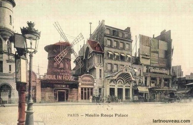 Το Moulin Rouge [Μουλέν Ρουζ], Παρίσι. Τα παρισινά καμπαρέ και μιούζικ χωλ του φεν-ντε-σιέκλ αποτέλεσαν τον κύριο χώρο διαμόρφωσης των πρώτων μορφών στριπτήζ, με χαρακτηριστικά παραδείγματα την παράσταση Le Coucher d'Yvette [Η Υβέτ πλαγιάζει] (1894) και την παντομίμα Rêve d'Égypte [Όνειρο της Αιγύπτου] (1907) της Colette [Κολέτ].