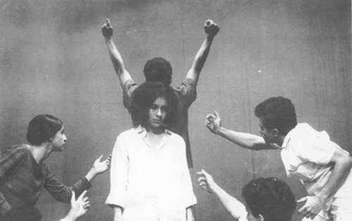 Φωτογραφία από παράσταση Arena Canta Bahia σε κείμενο και σκηνοθεσία του Augusto Boal που παρουσιάστηκε στο Σάο Πάολο το 1965.