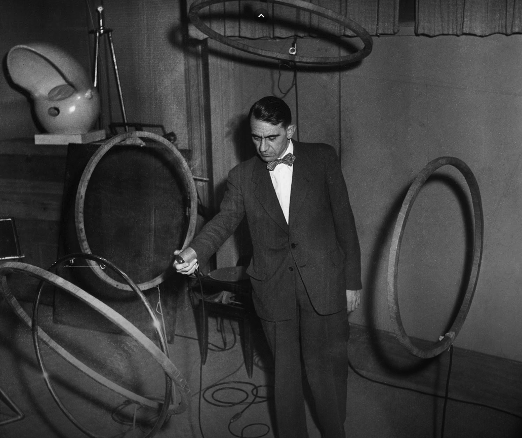 O Pierre Schaeffer στο χωρικό αναλόγιο, Maurice Lecardent (1955), ©INA.