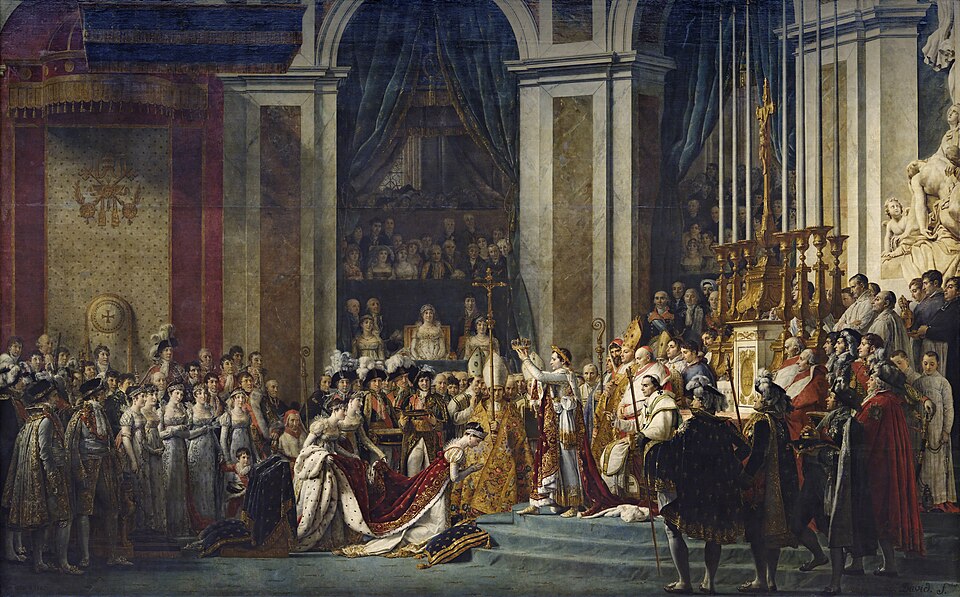 Jacques-Louis David [Ζακ-Λουί Νταβίντ], Le Sacre de Napoléon [Η στέψη του Ναπολέοντα] (1805-1807), Μουσείο του Λούβρου. Ο ζωγράφος, αυτόπτης μάρτυρας της τελετής στην Παναγία των Παρισίων (2 Δεκεμβρίου 1804), την «ανασκηνοθέτησε» επιλέγοντας τη στέψη της Ζοζεφίνας αντί της αυτοστέψης του αυτοκράτορα και προσθέτοντας πρόσωπα που απουσίαζαν. Η τελετή αποδεικνύεται πολιτικό θέαμα με διανομή ρόλων, ενδυματολογία και ελεγχόμενη οπτική γωνία.