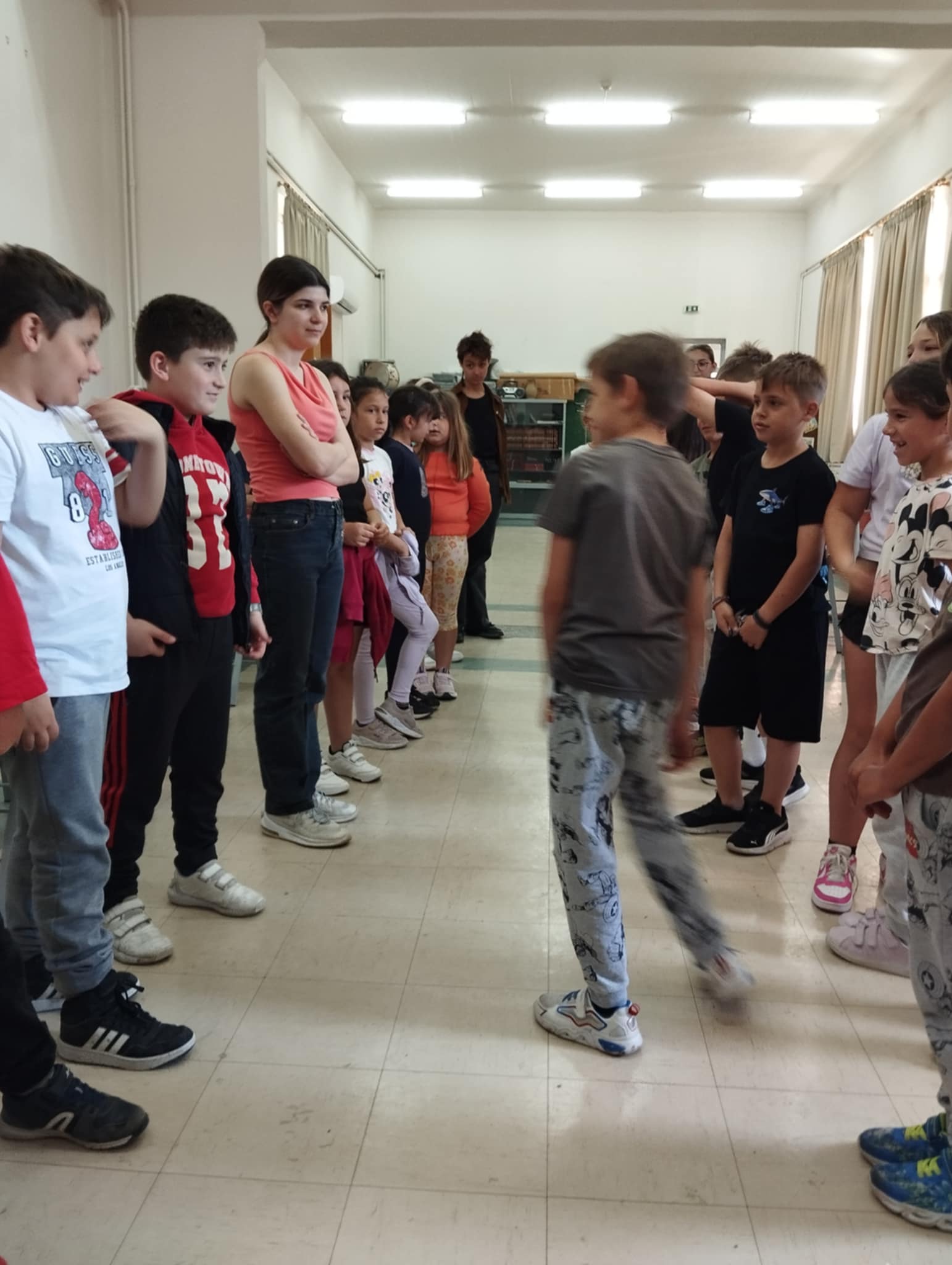 Η θεατροπαιδαγωγική είναι κατάλληλη προσέγγιση για όλες τις ηλικίες.Θεατροπαιδαγωγικό πρόγραμμα σε [[#Δημοτικό Σχολείο#]], με εμψυχώτρια τημ [[#Κατερίνα Κωστή#]]