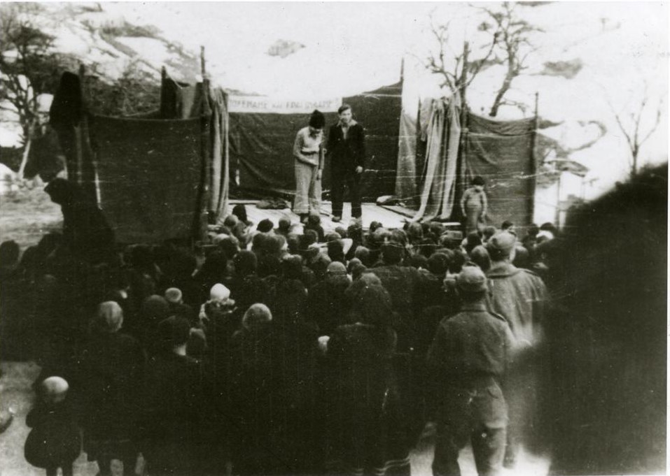 Θεατρική παράσταση της Λαϊκής Σκηνής του [[#Γ. Κοτζιούλα#]].