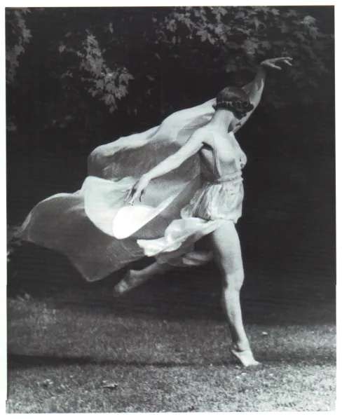 Η Isadora Duncan, σημαντική εκπρόσωπος του αισθητιστικού ιδεώδους στον χορό, εμπνεύστηκε από την αρχαιοελληνική τέχνη και πρόβαλε το ελεύθερο, φυσικό σώμα ως φορέα αισθητικής εμπειρίας.&nbsp;