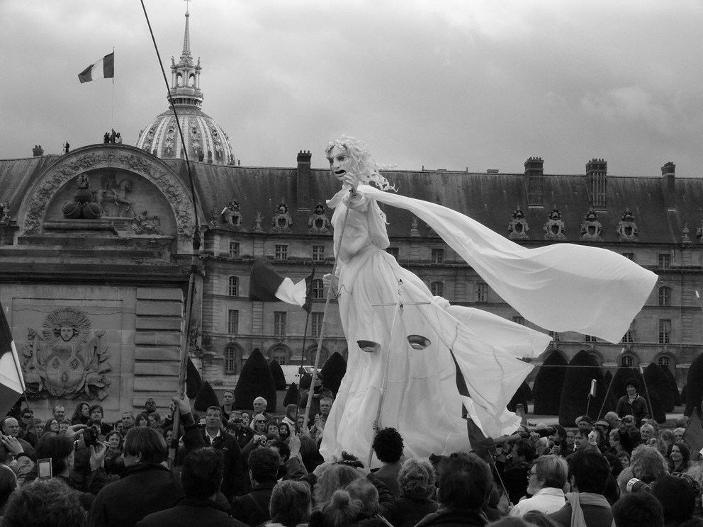 Εικ. 6. Η Δικαιοσύνη από το Τhéâtre du Soleil